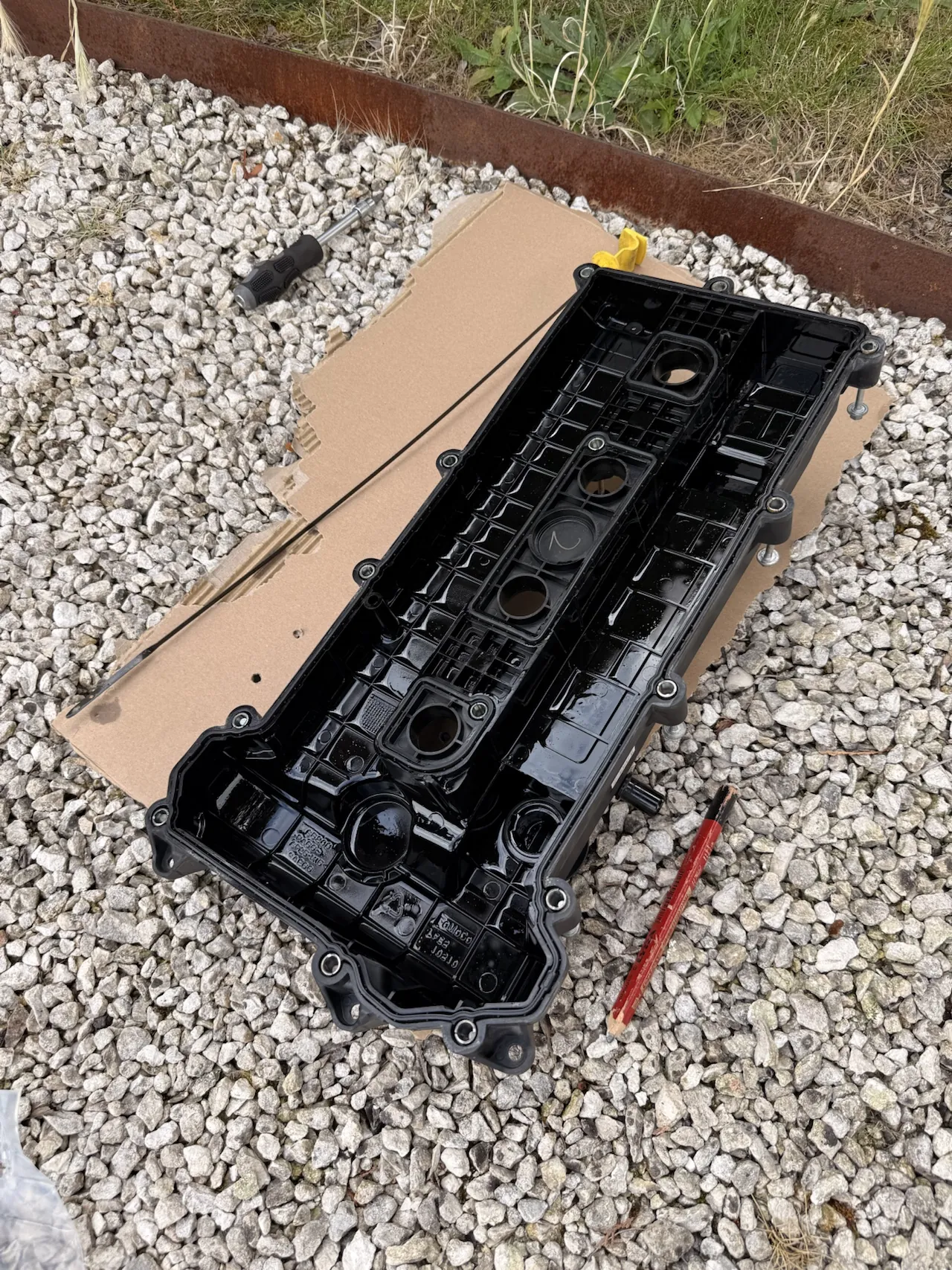 Cache-culbuteur déposé.
